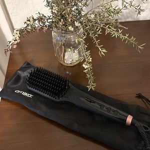Amika brush hair straightener with bag